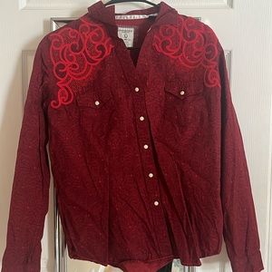 Red pearl snapped Women’s large button-down